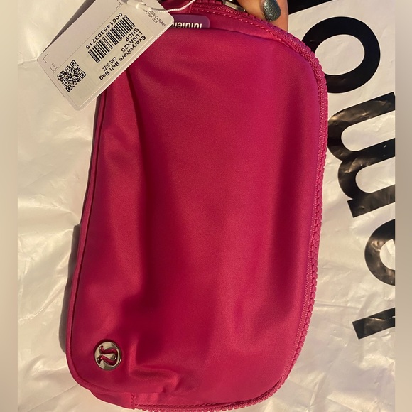 NWT Lululemon limited edition sonic pink belt bag - Picture 4 of 9